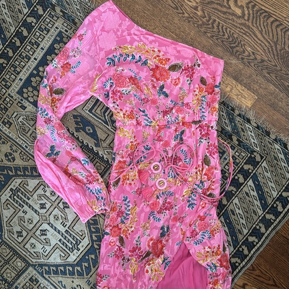 Fiora midi dress EUC worn once 🩷 - Picture 5 of 7